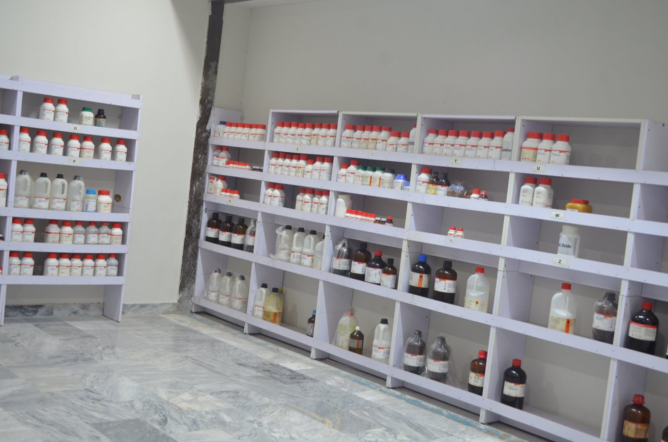 NEI laboratory shelves